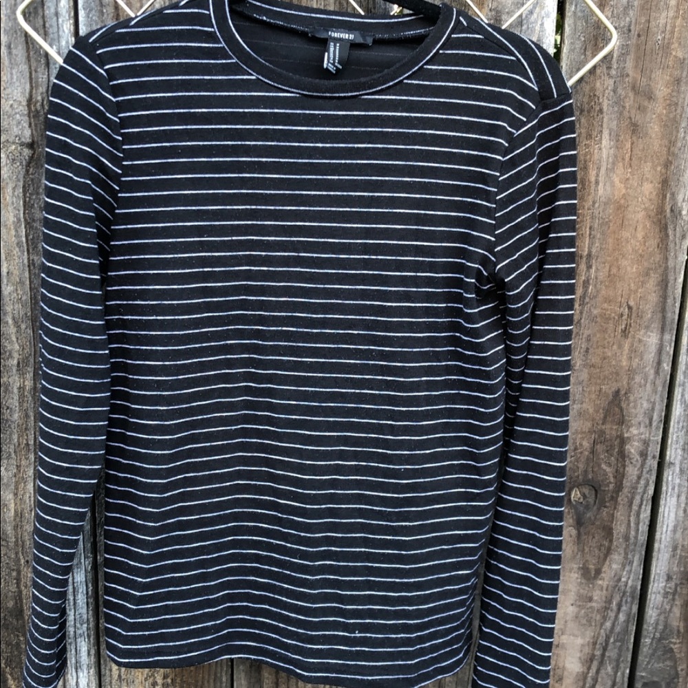 Stripped black and white long sleeve top 🖤🤍